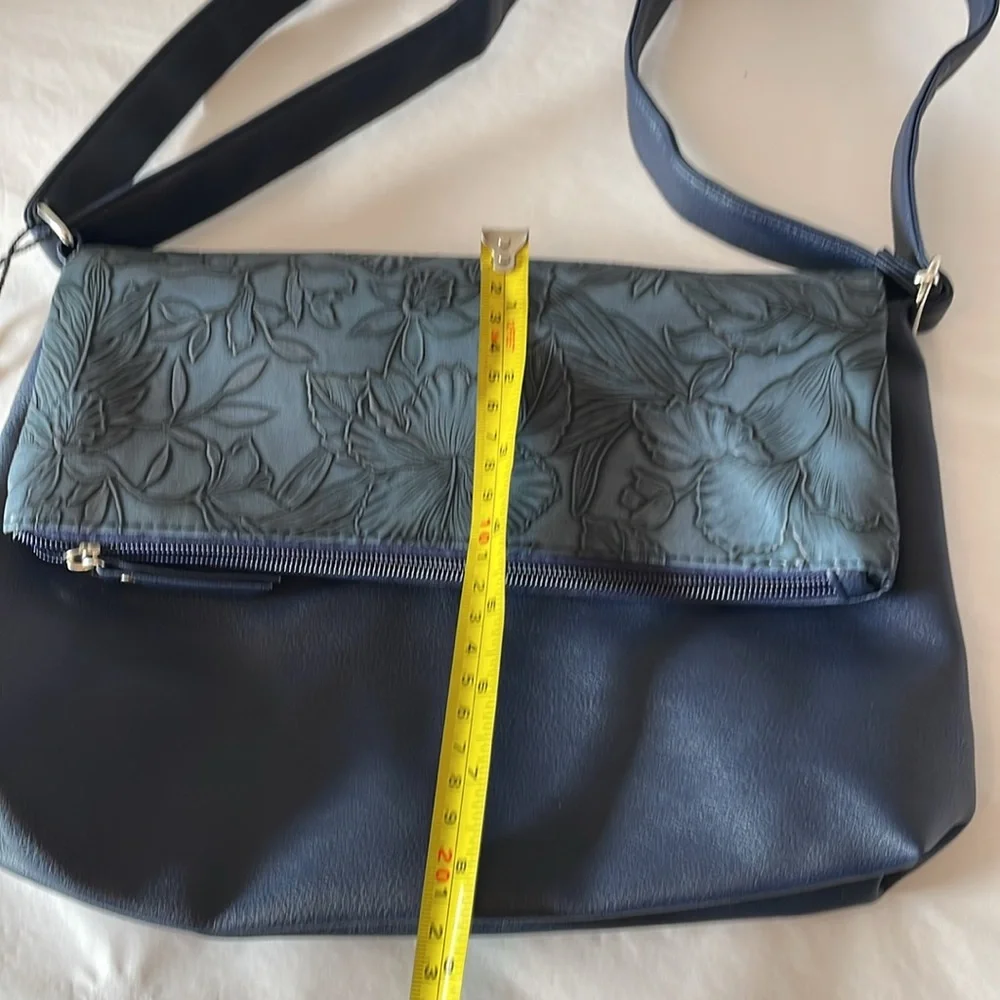 Gold Coast navy blue floral embossed flap adjustable crossbody strap pockets